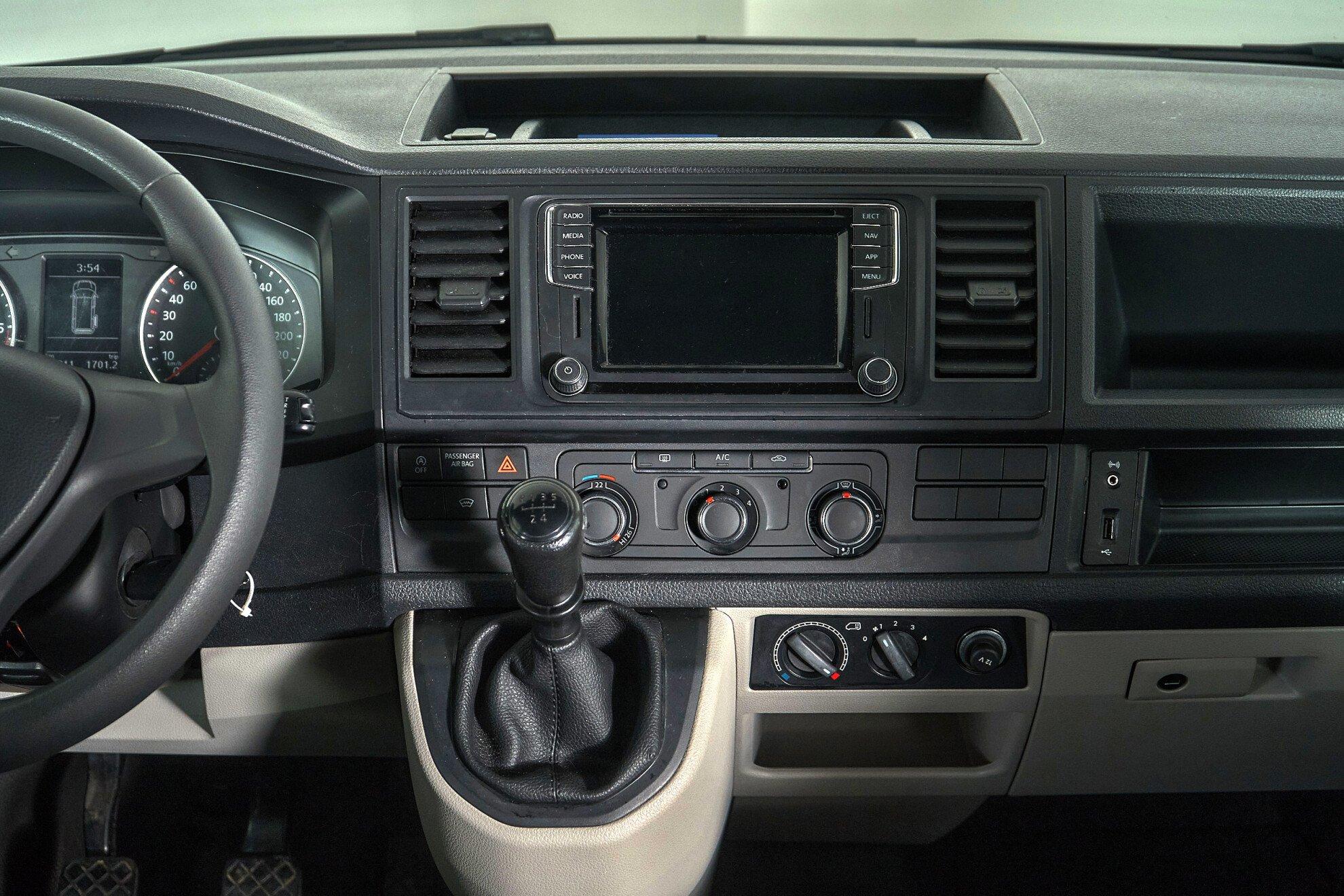 Volkswagen Transporter 2018, серебряный