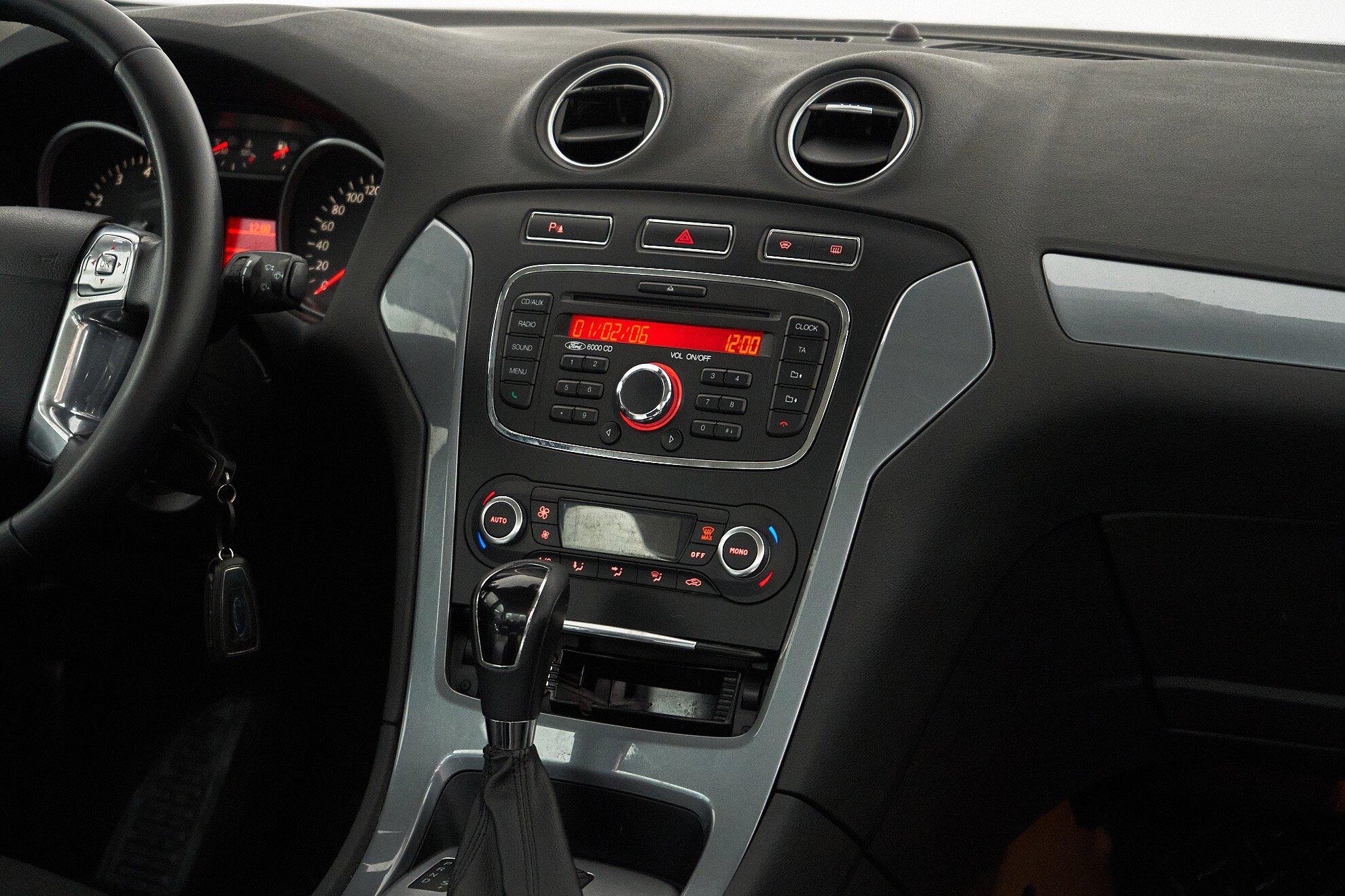 Ford Mondeo 2012, черный