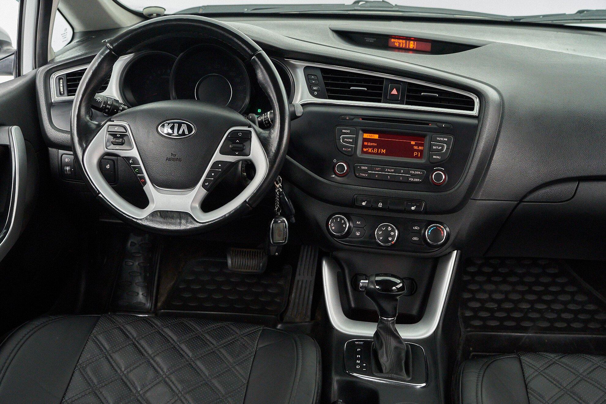 Kia Ceed 2018, белый