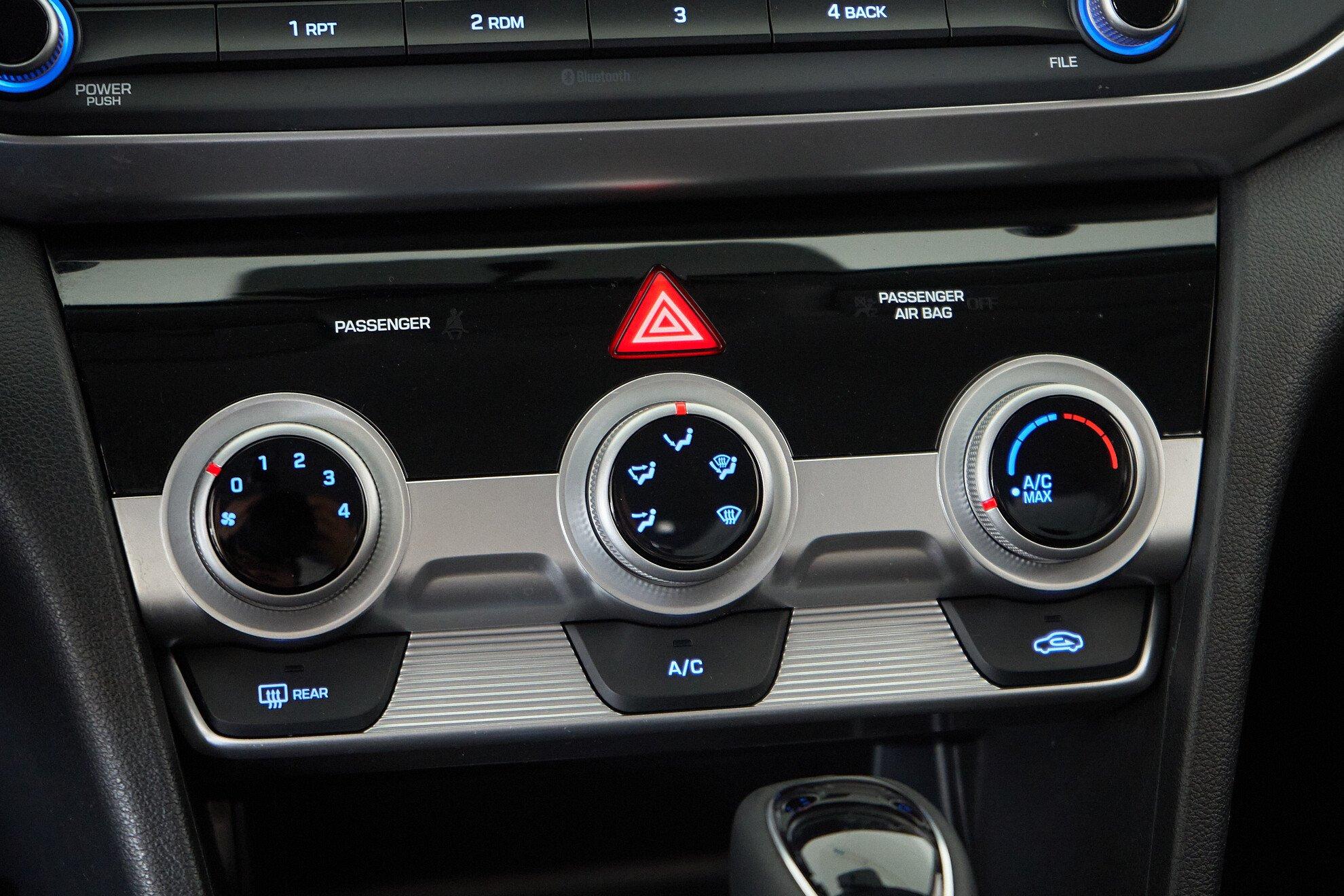Hyundai Avante 2019, белый