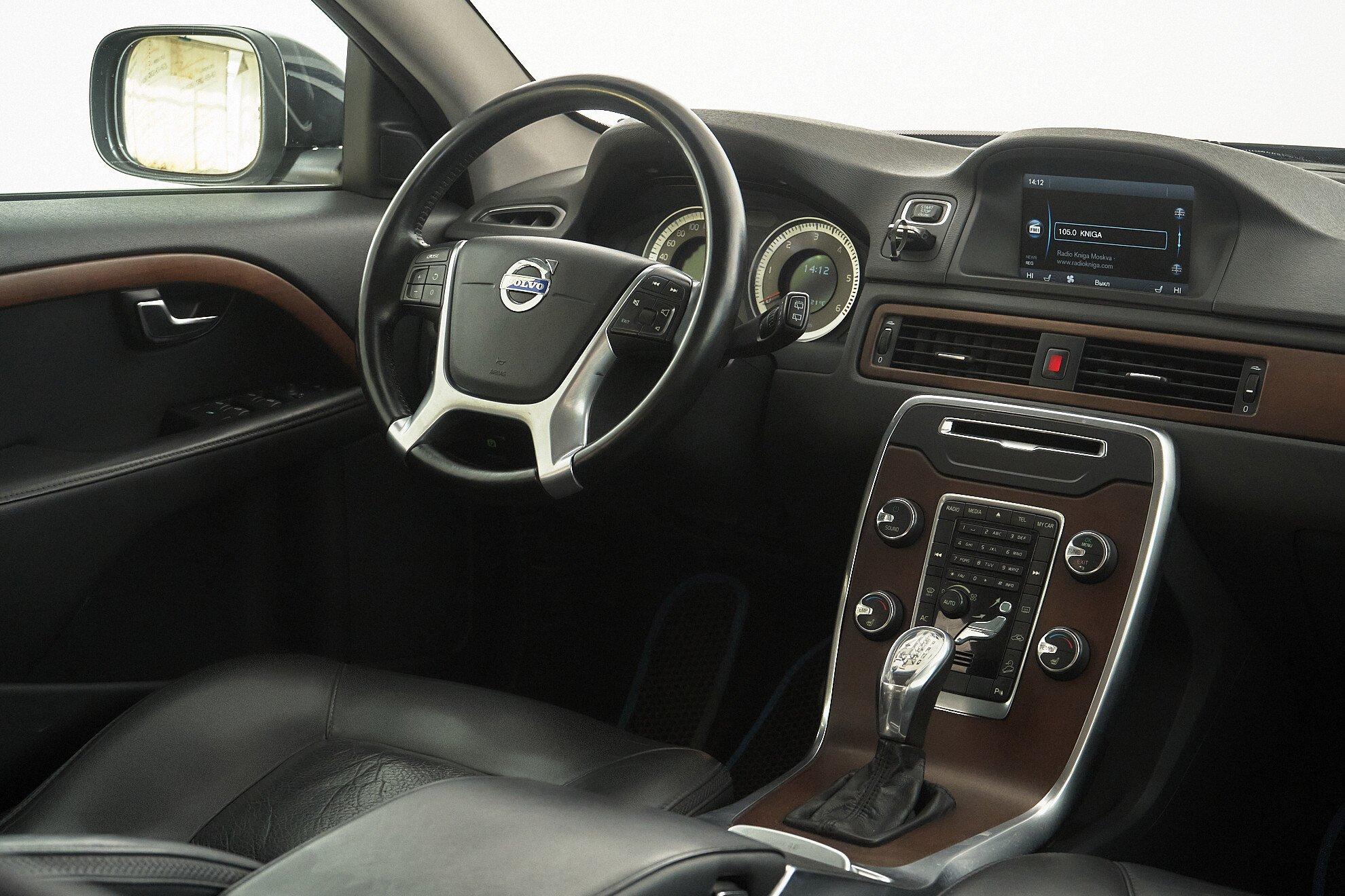 Volvo XC70 2012, черный