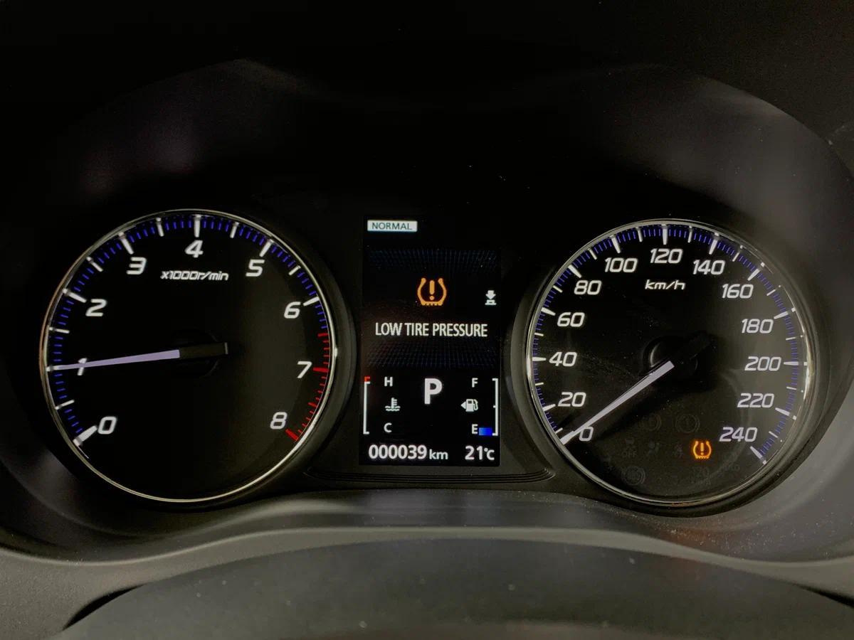 Mitsubishi Outlander 2022, белый