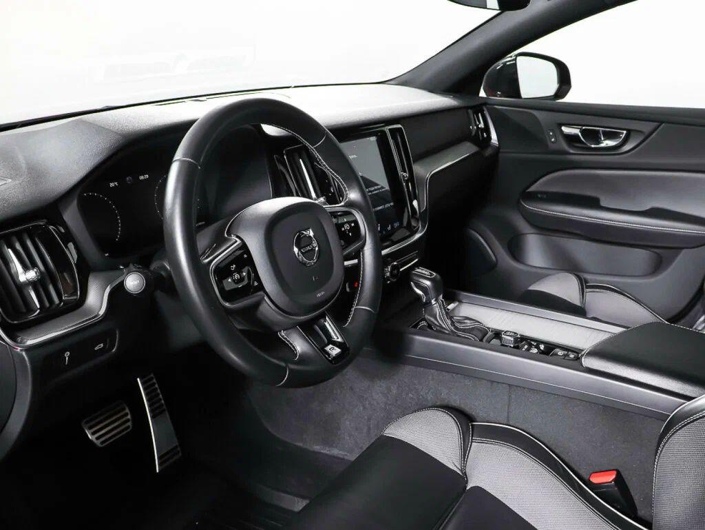 Volvo S60 2020, красный