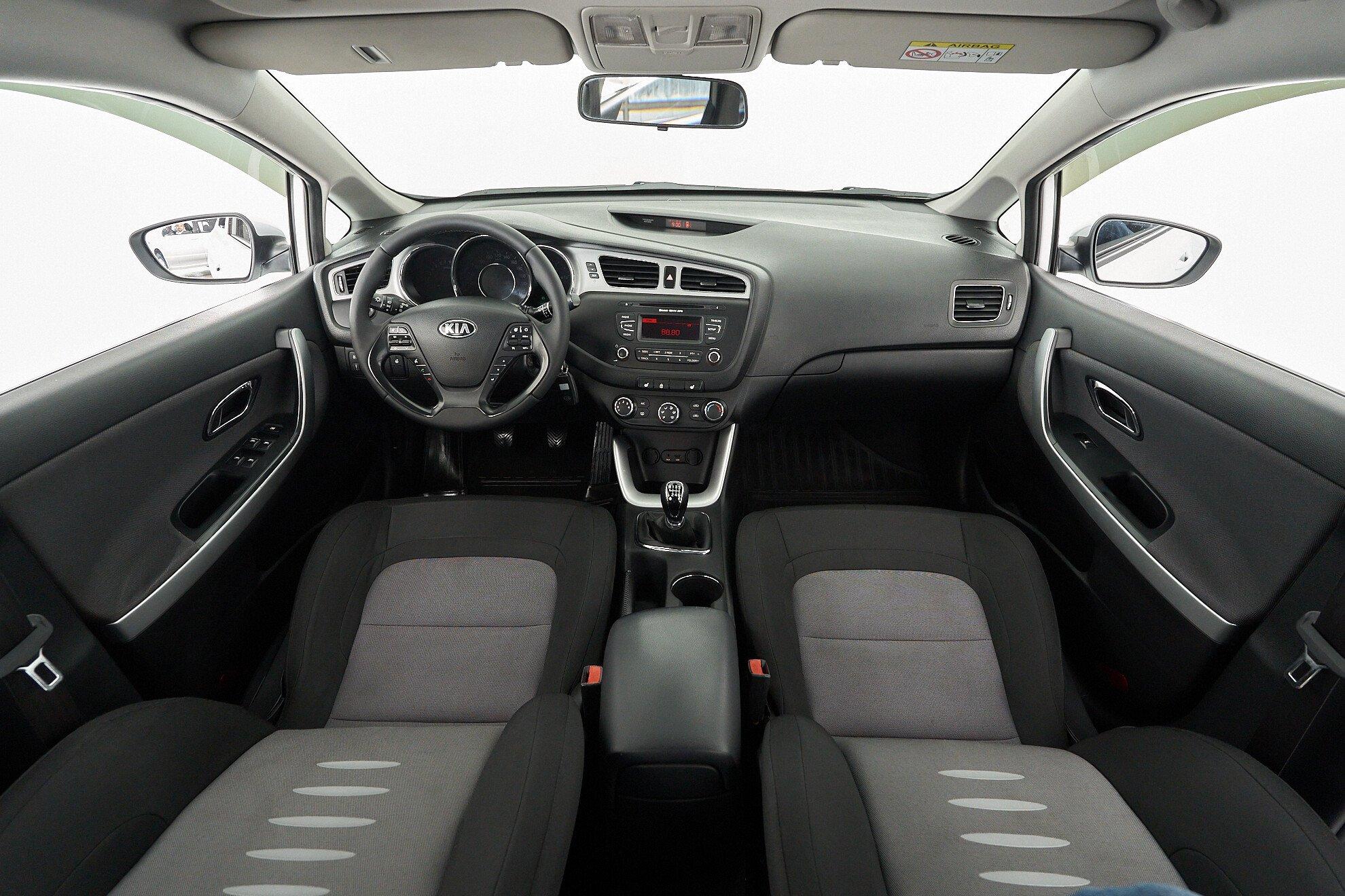 Kia Ceed 2015, белый