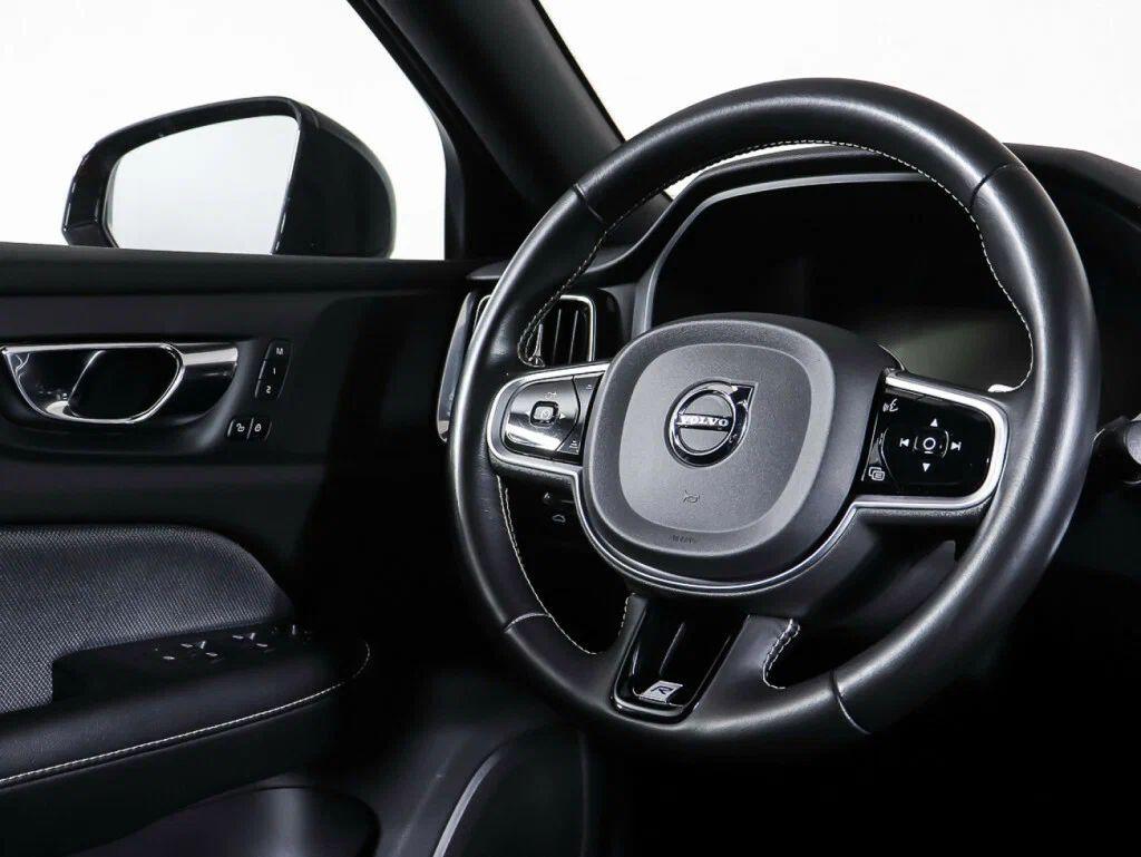 Volvo S60 2020, красный