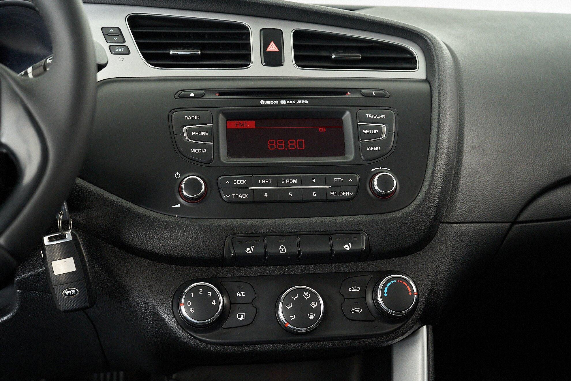 Kia Ceed 2015, белый
