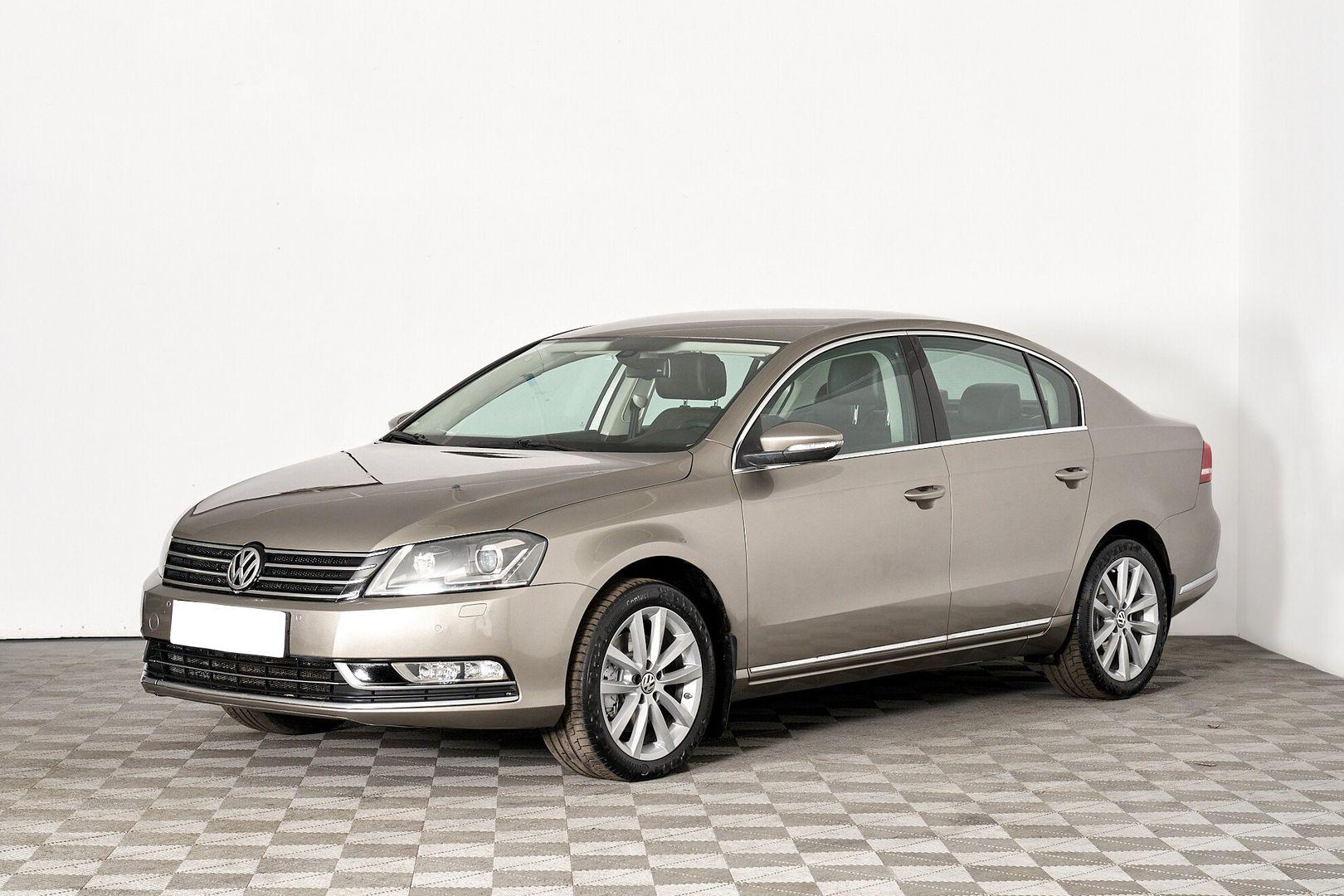 Volkswagen Passat 2013, бежевый