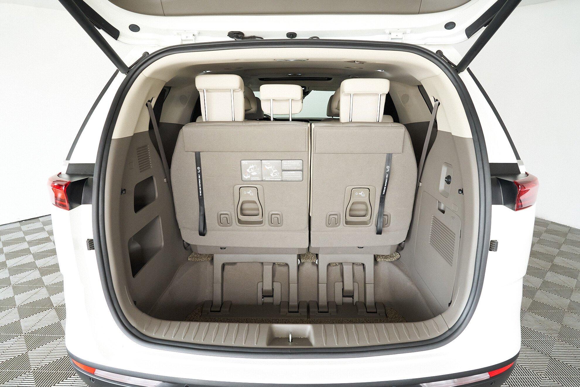 Kia Carnival 2023, белый