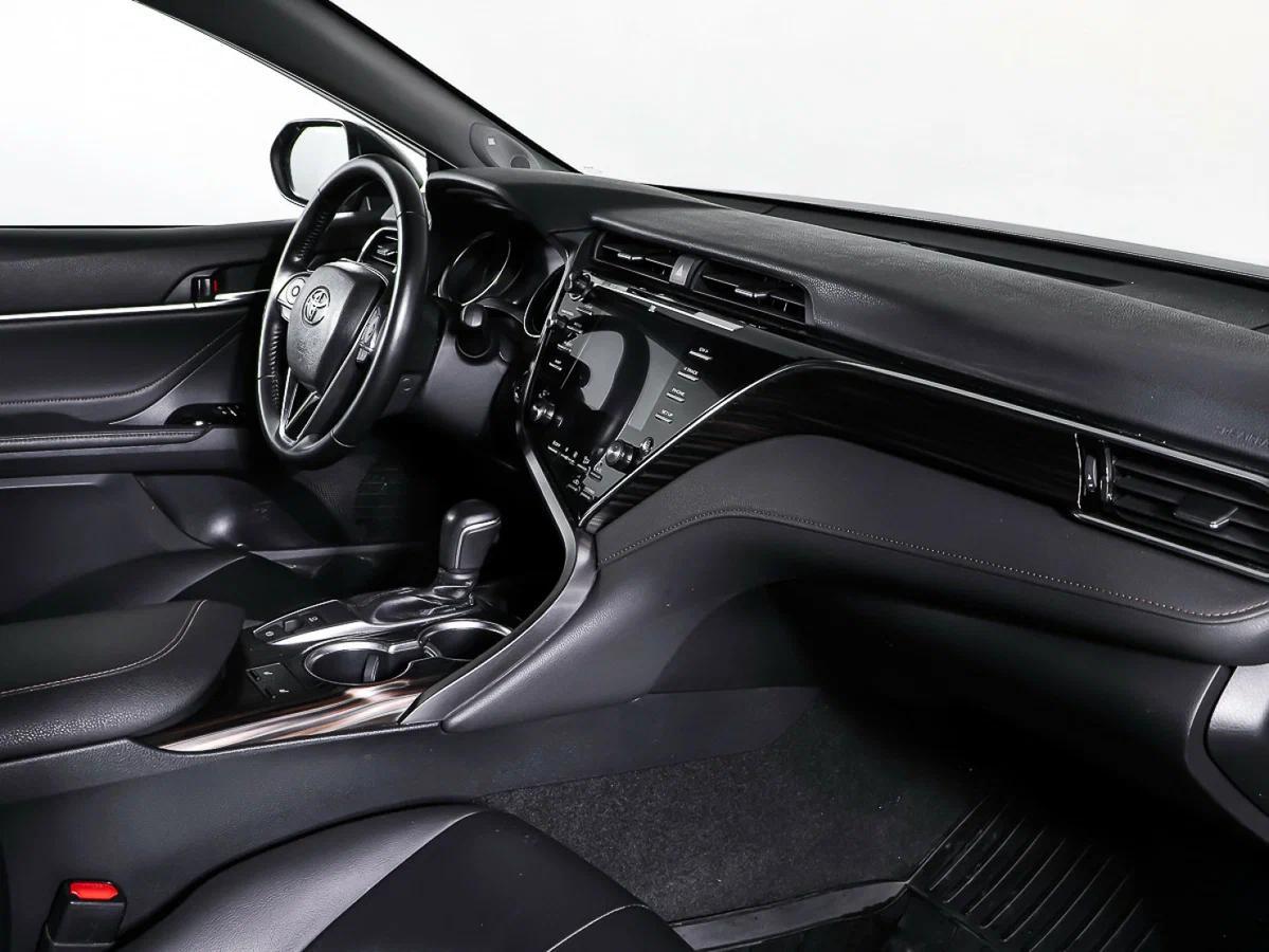 Toyota Camry 2019, коричневый
