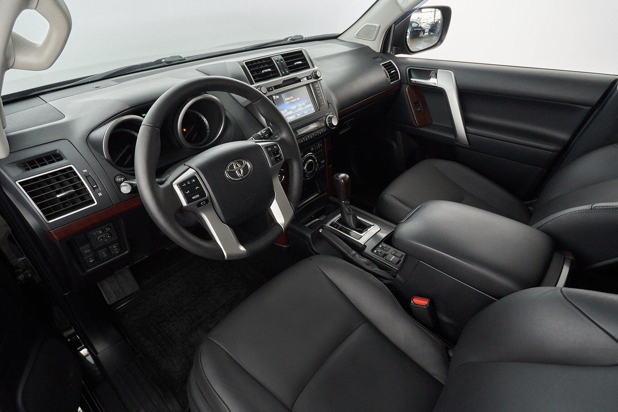 Toyota Land Cruiser Prado 2015, черный