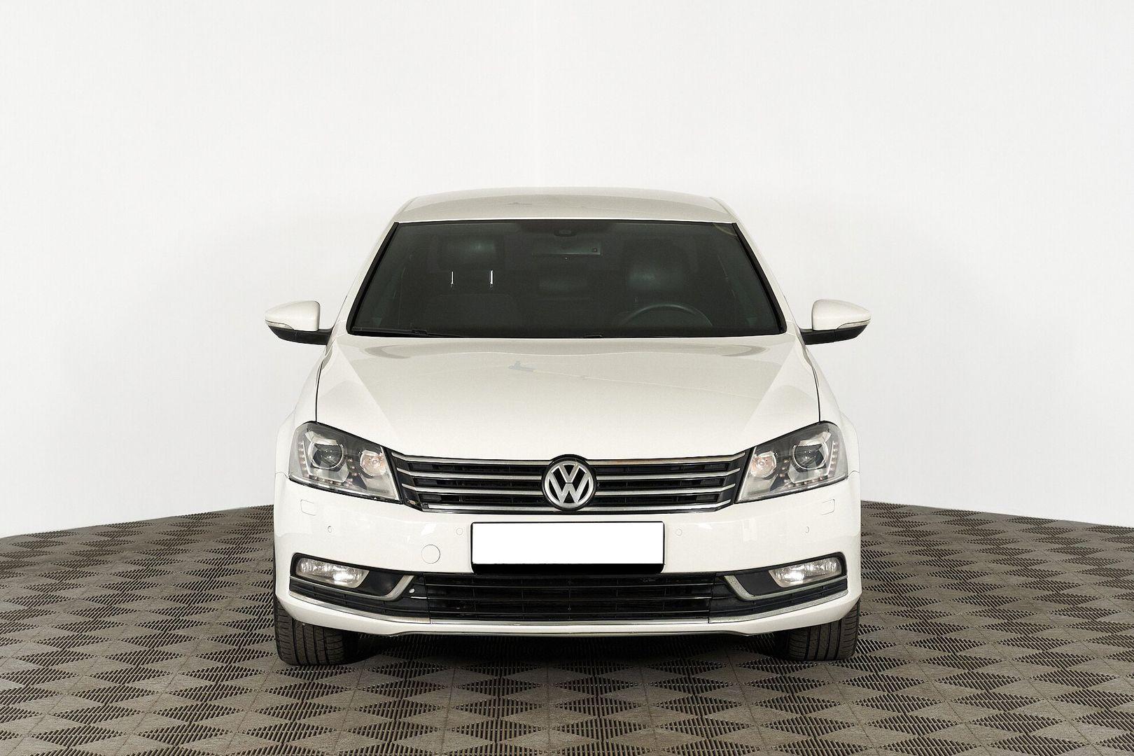 Volkswagen Passat 2012, белый