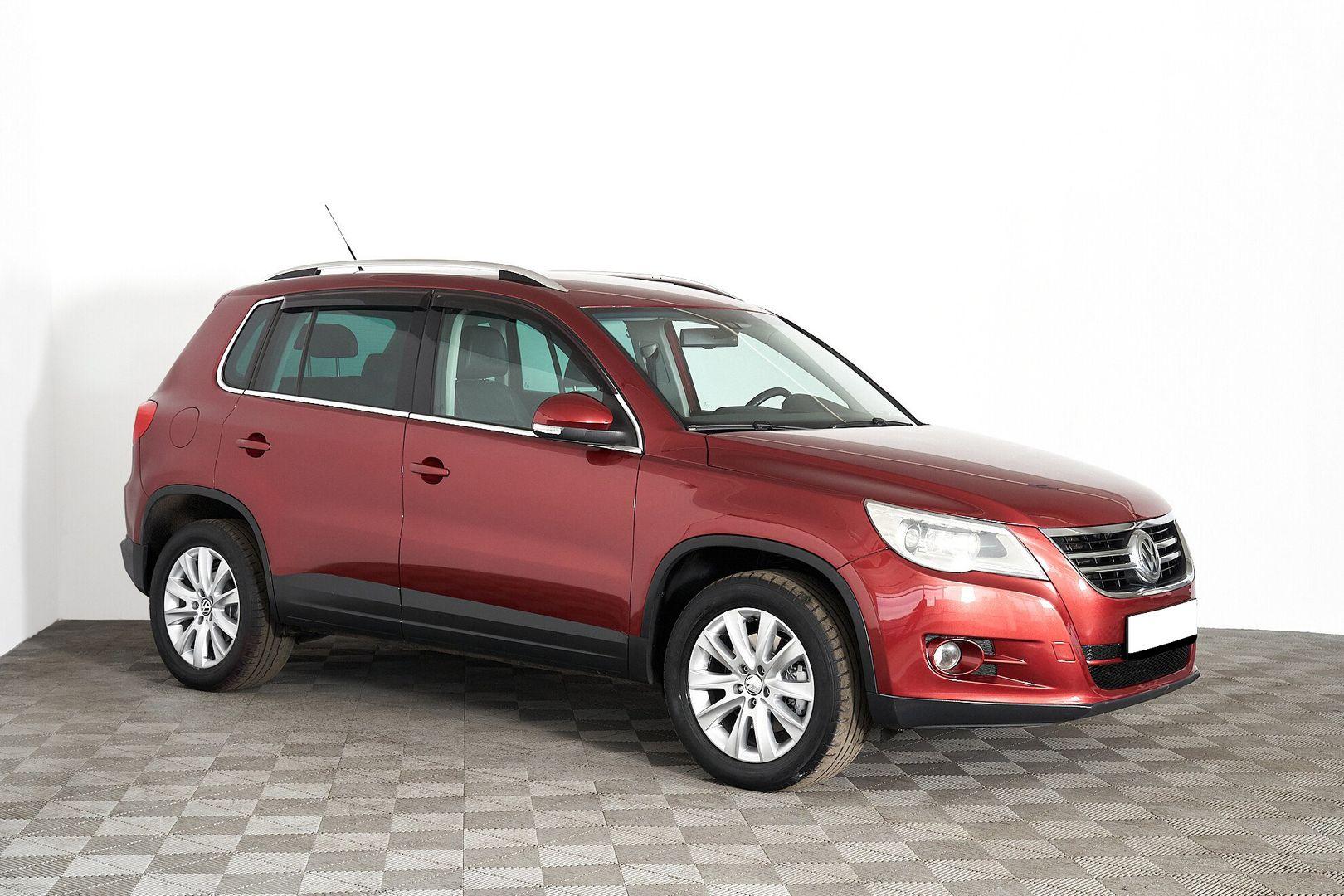 Volkswagen Tiguan 2010, красный