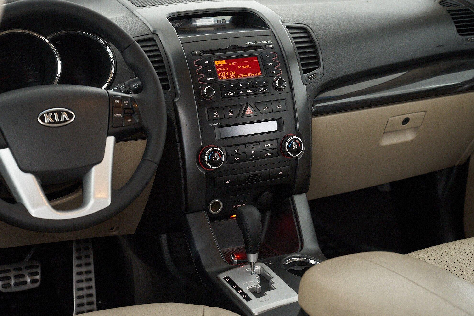 Kia Sorento 2010, бежевый