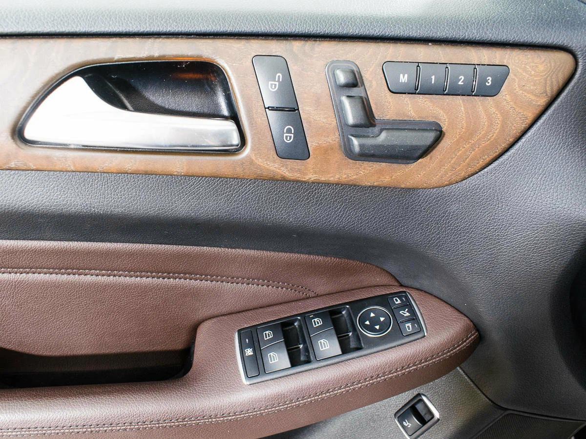 Mercedes-Benz M-Класс 2013, коричневый