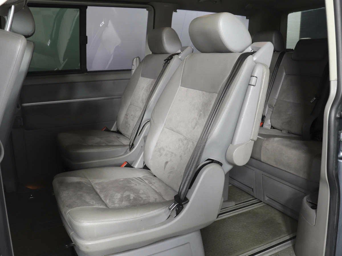 Volkswagen Multivan 2008, серый