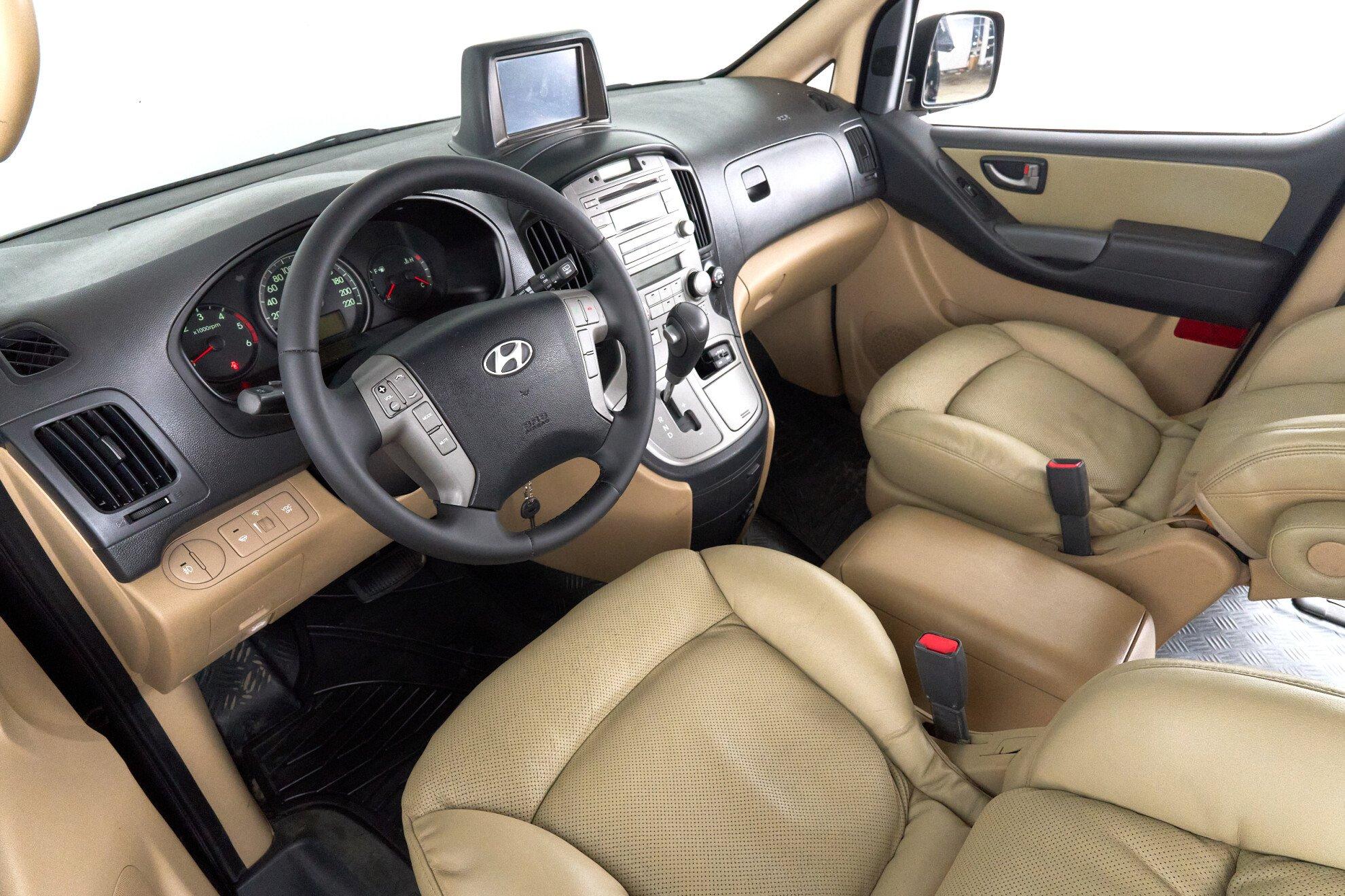Hyundai Grand Starex 2011, черный