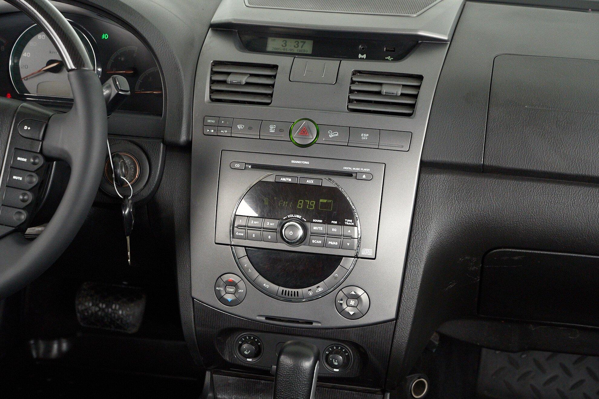 SsangYong Rexton 2012, пурпурный