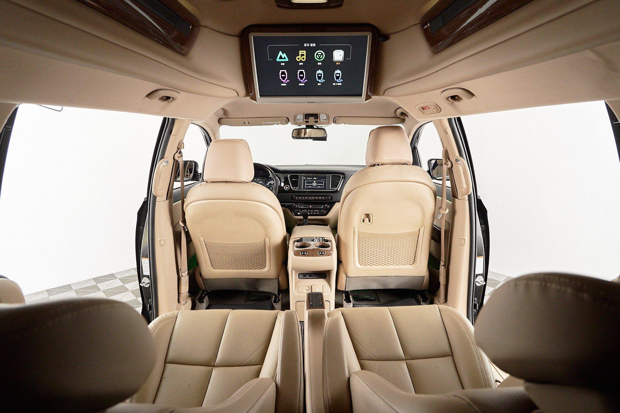 Kia Carnival 2016, черный