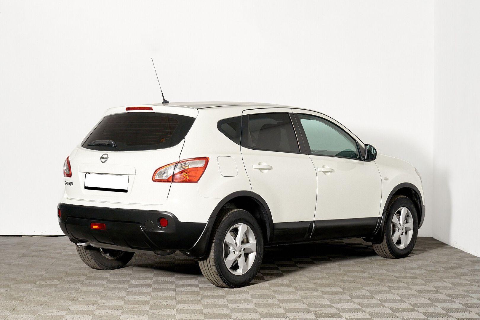 Nissan Qashqai 2012, белый