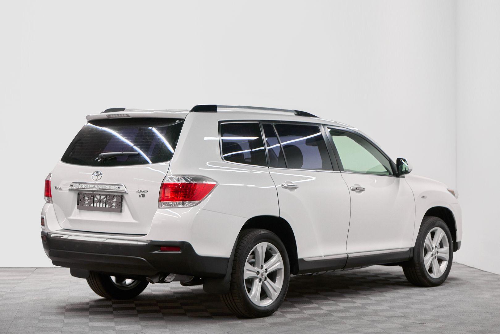 Toyota Highlander 2011, белый