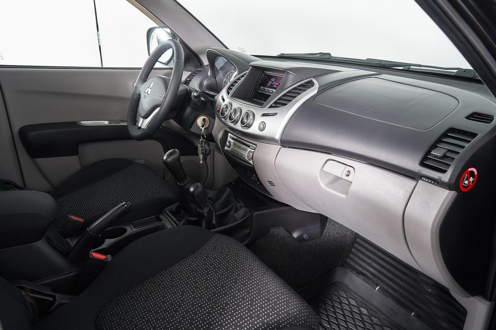 Mitsubishi L200 2014, черный