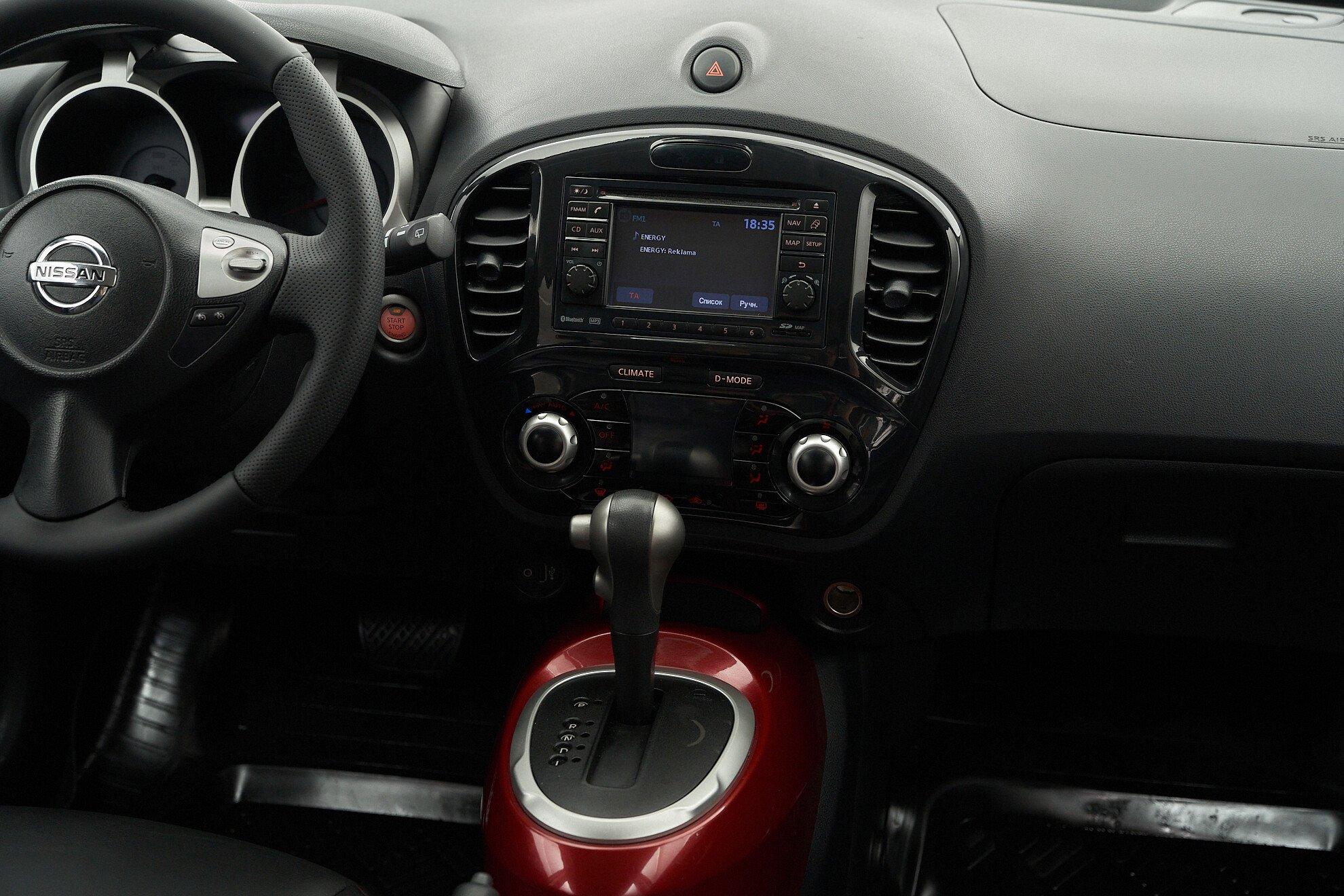 Nissan Juke 2012, белый