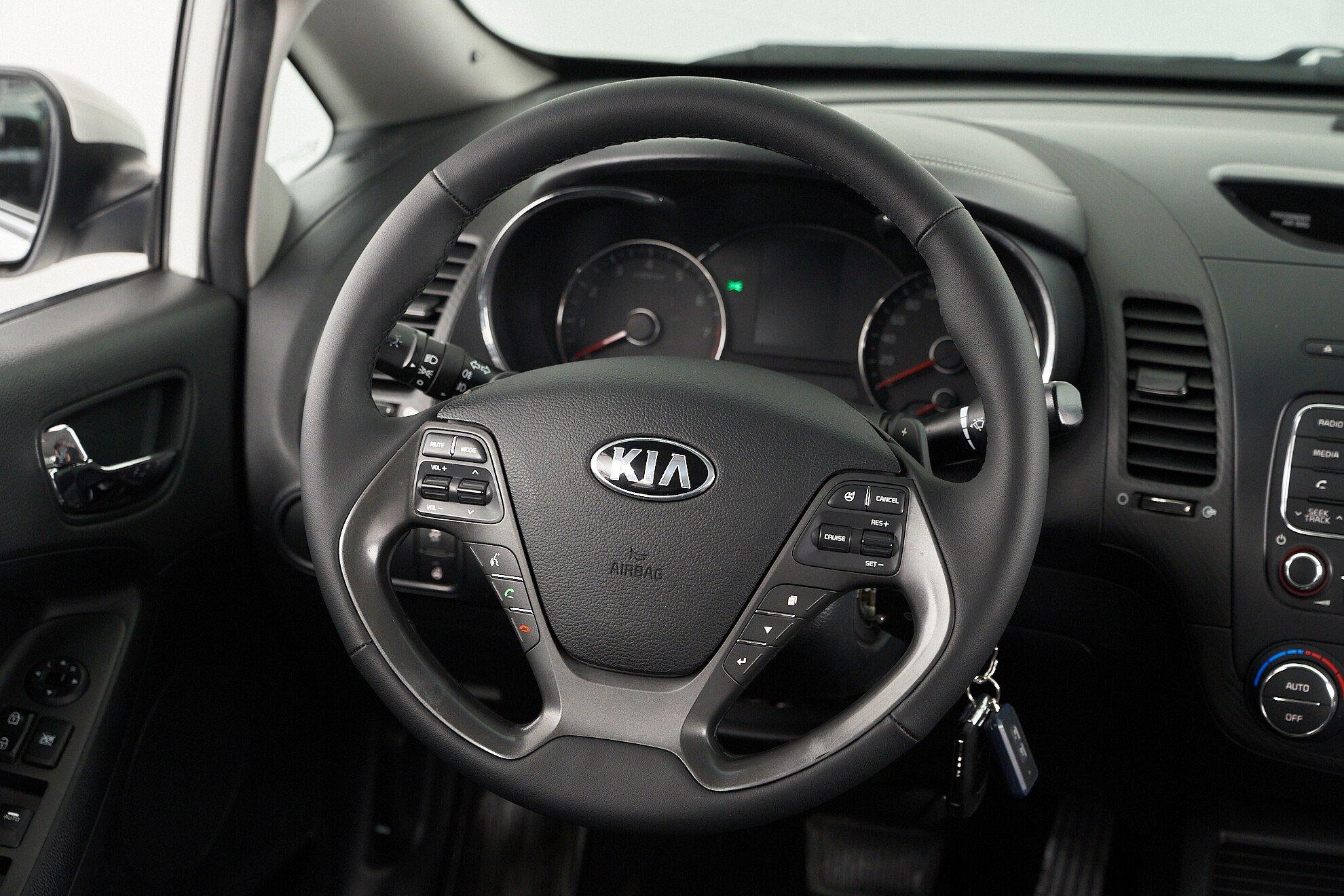Kia Cerato 2013, белый