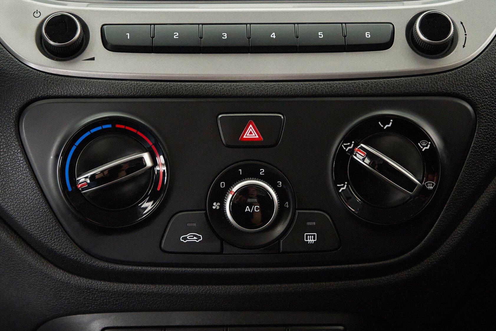 Hyundai Solaris 2019, белый