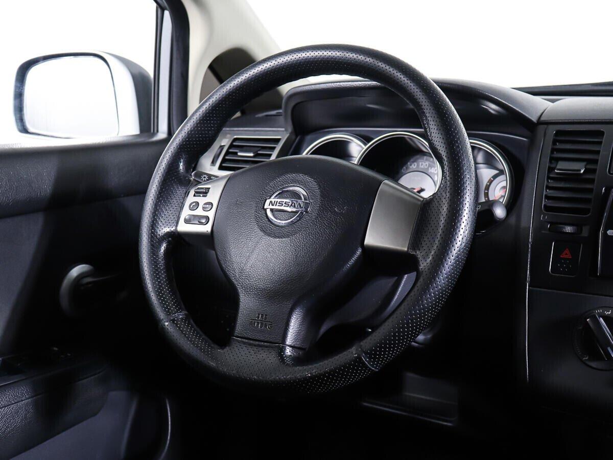 Nissan Tiida 2012, серый