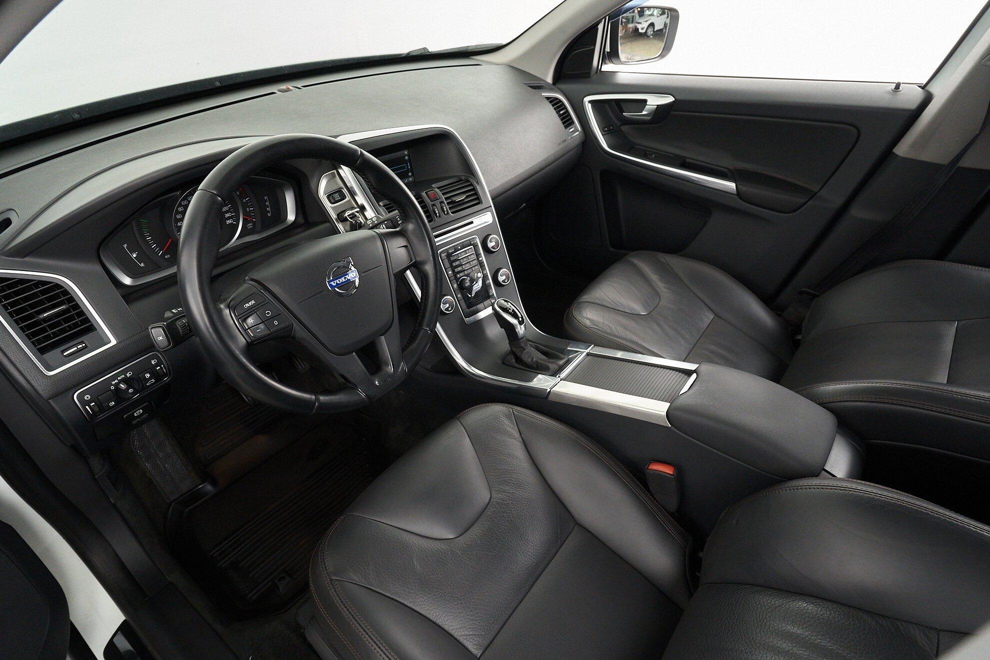 Volvo XC60 2014, белый