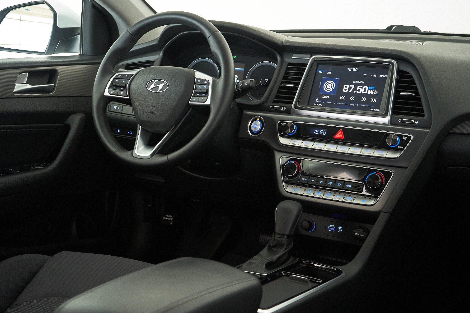 Hyundai Sonata 2018, белый