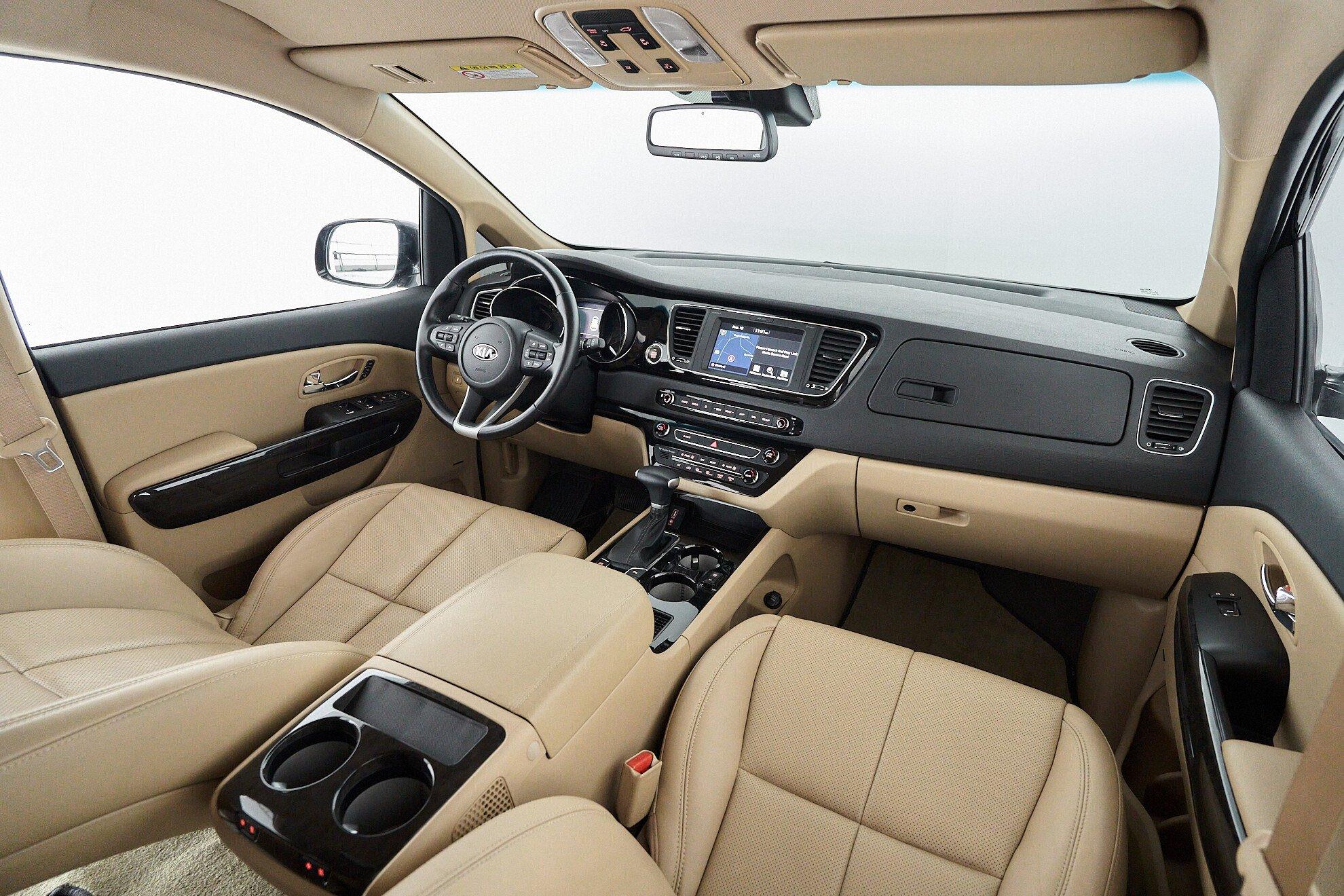 Kia Carnival 2020, черный