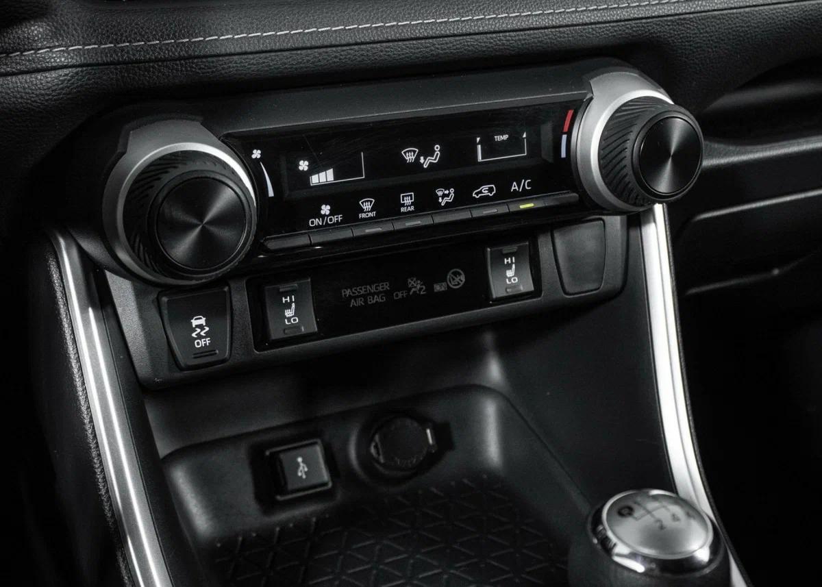 Toyota RAV4 2021, черный