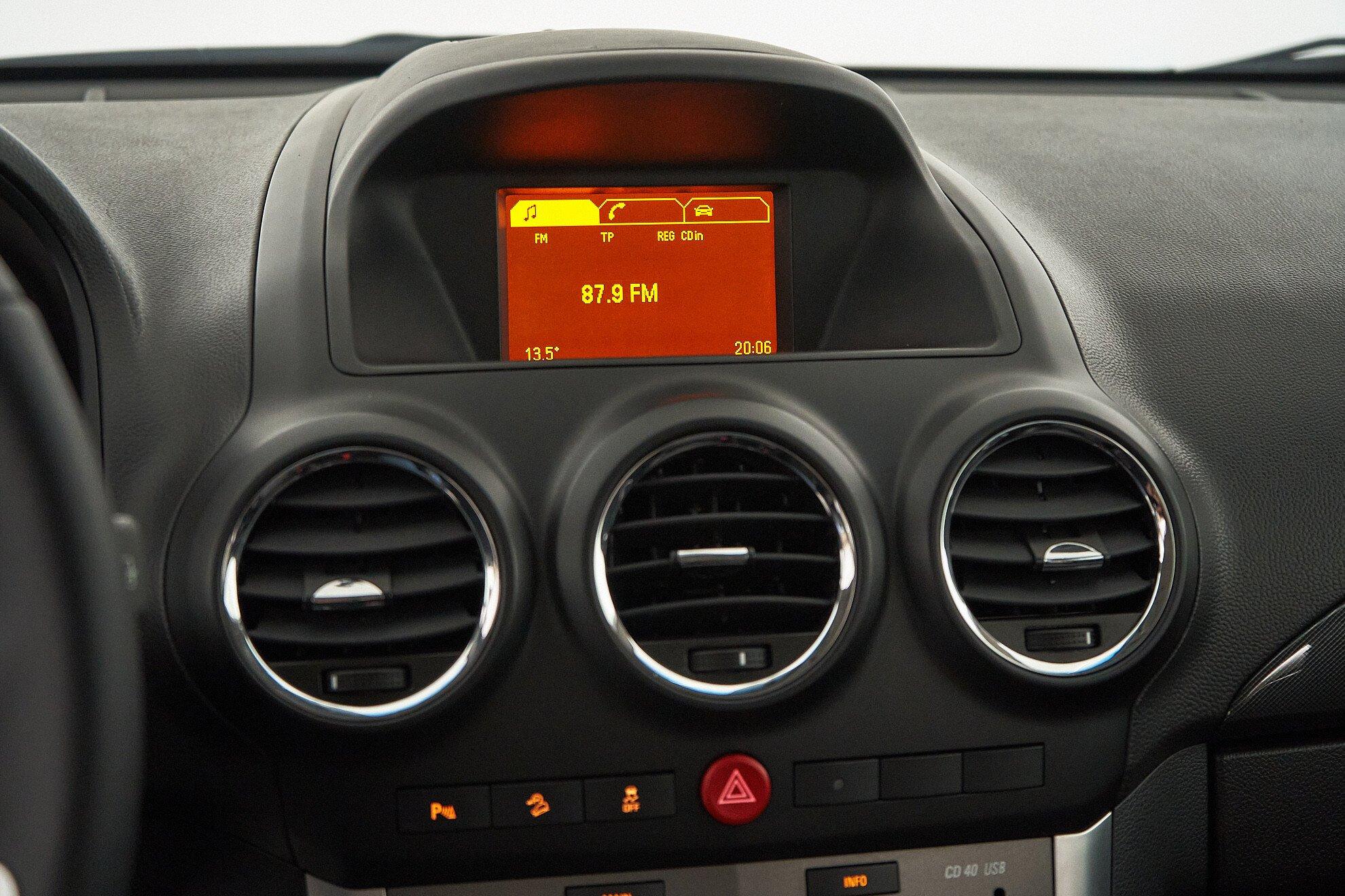 Opel Antara 2014, черный