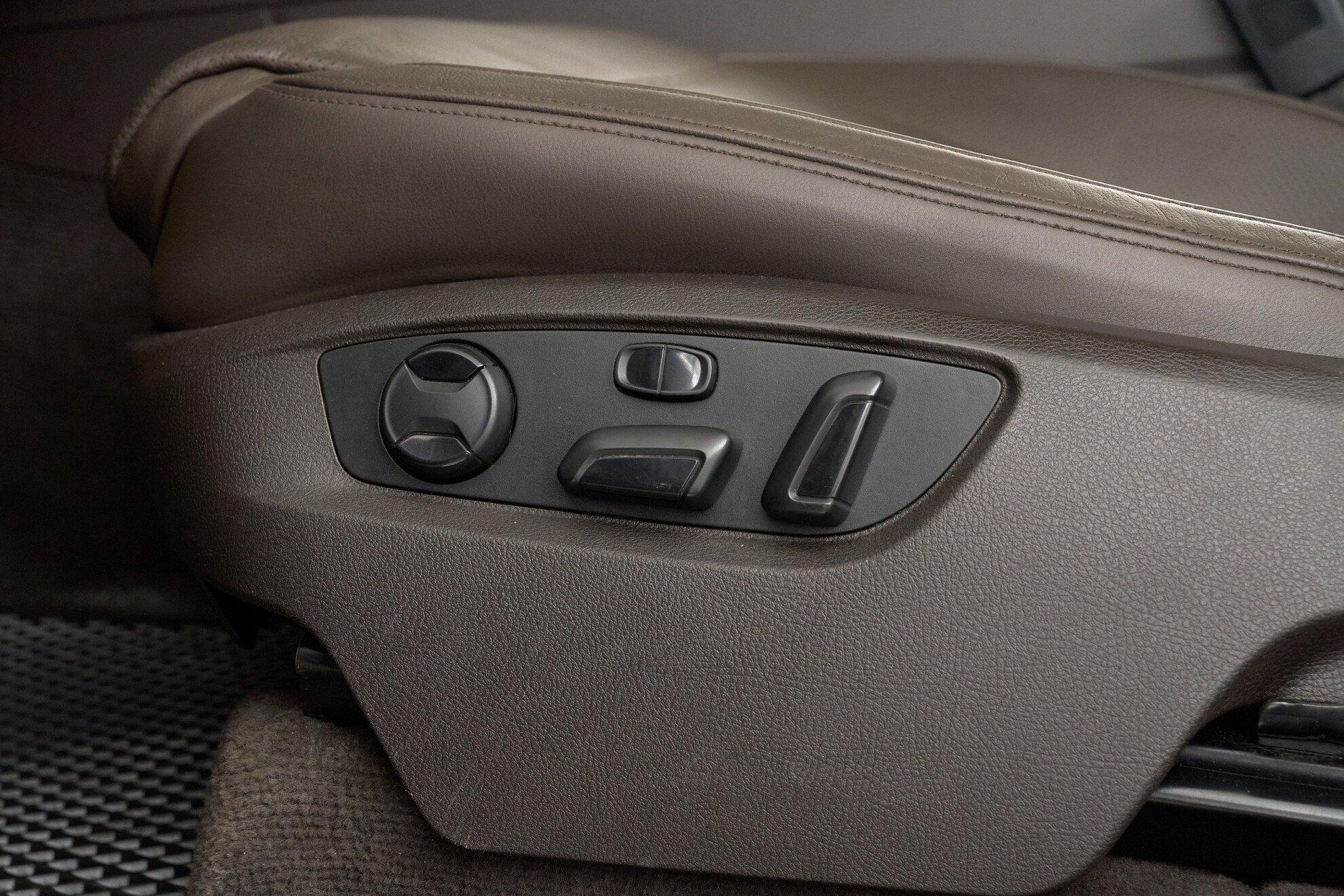Volkswagen Touareg 2011, коричневый