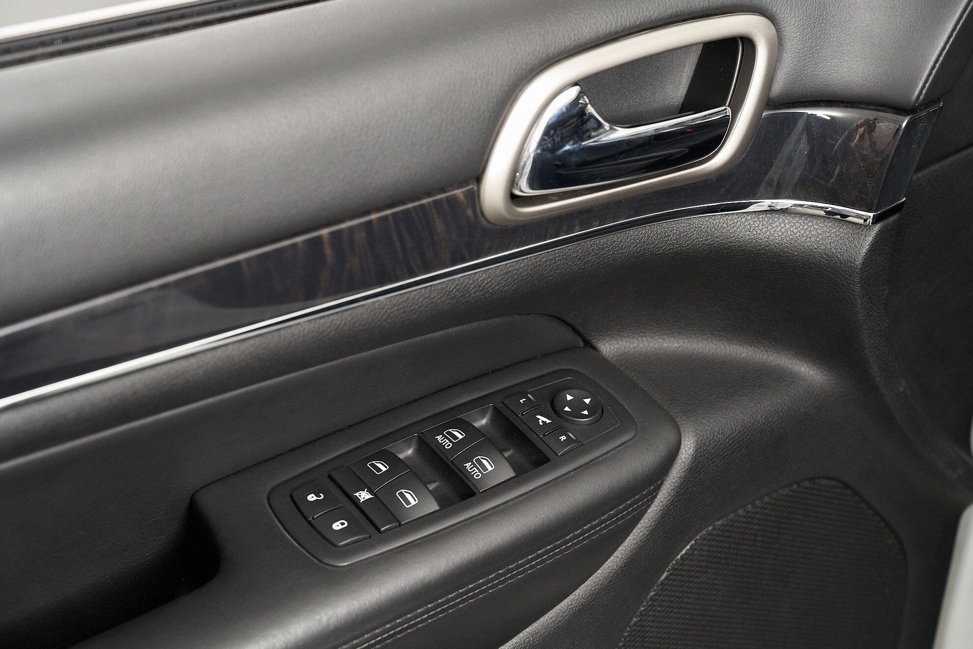 Jeep Grand Cherokee 2012, белый