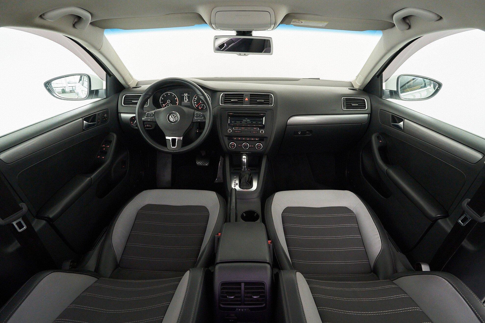 Volkswagen Jetta 2013, белый