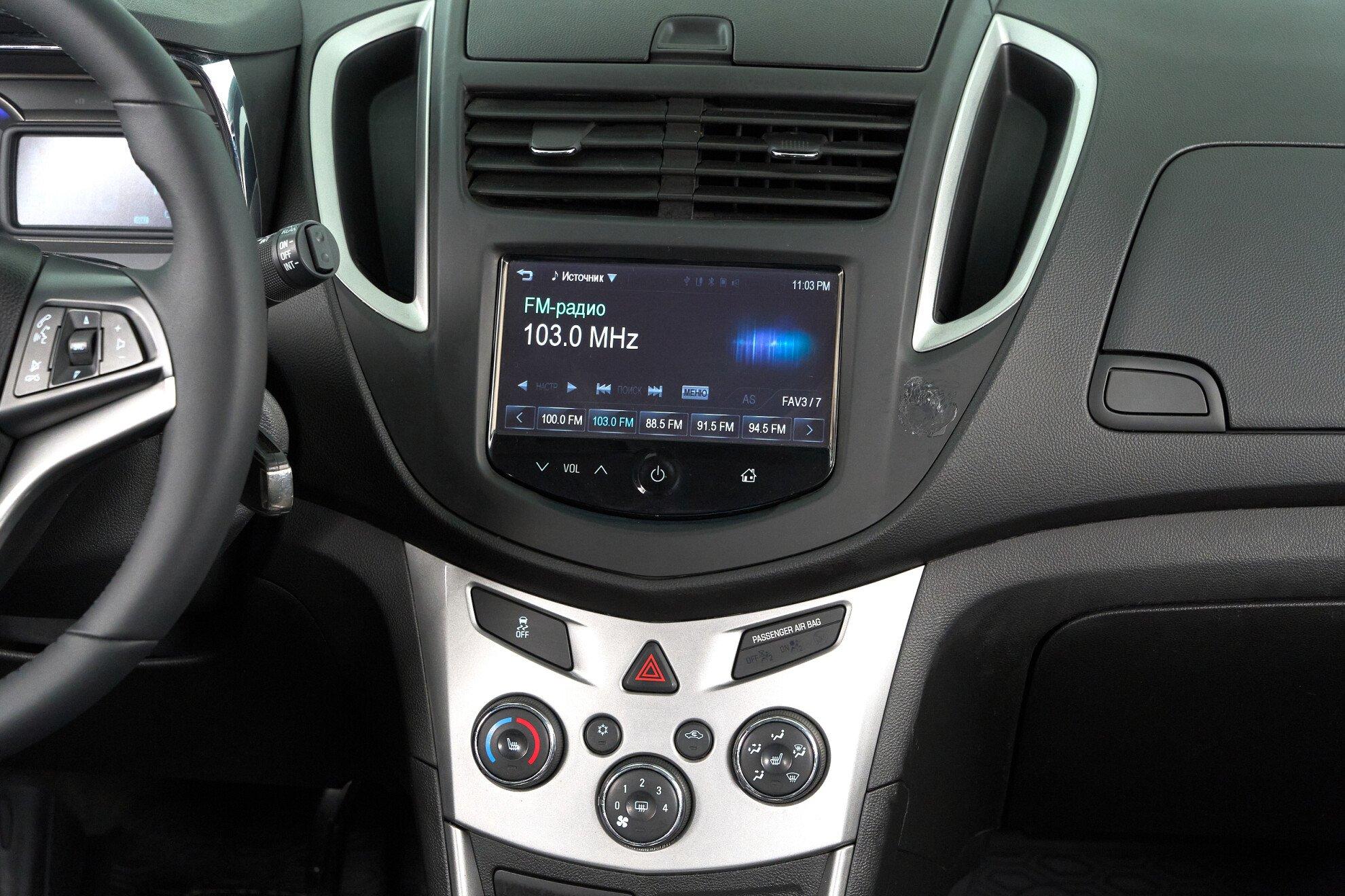Chevrolet Tracker 2016, коричневый