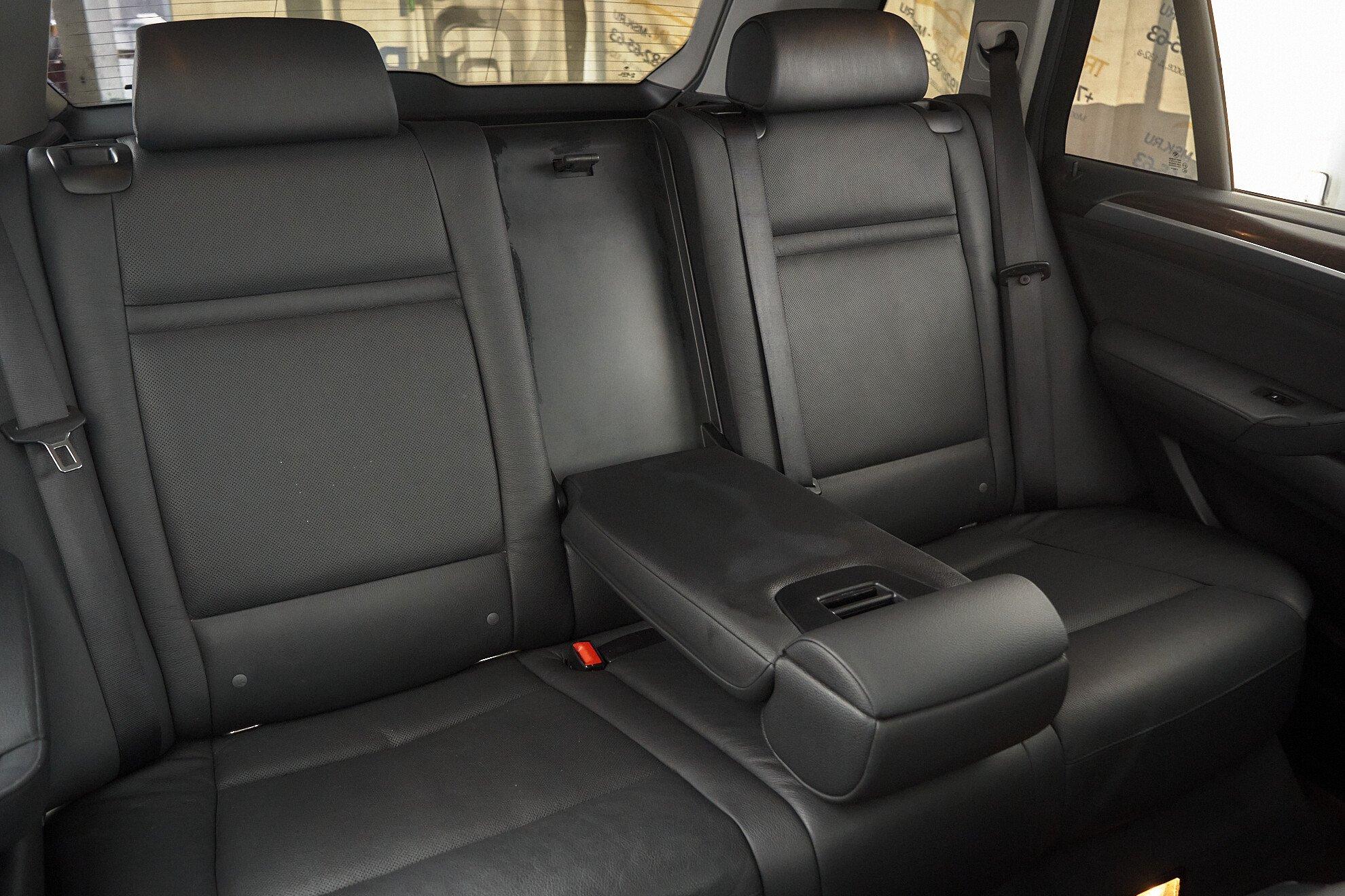 BMW X5 2011, белый
