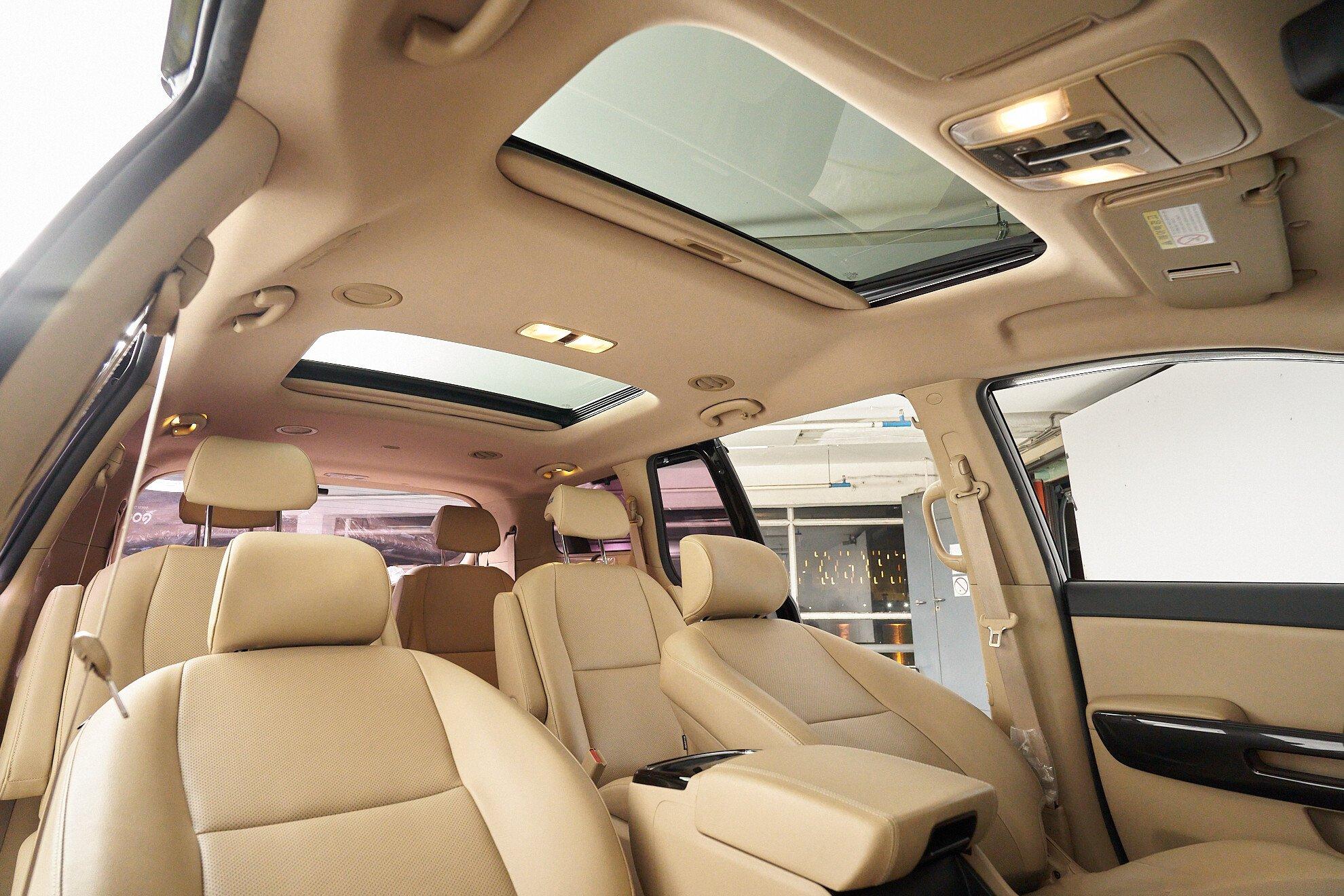 Kia Carnival 2019, черный