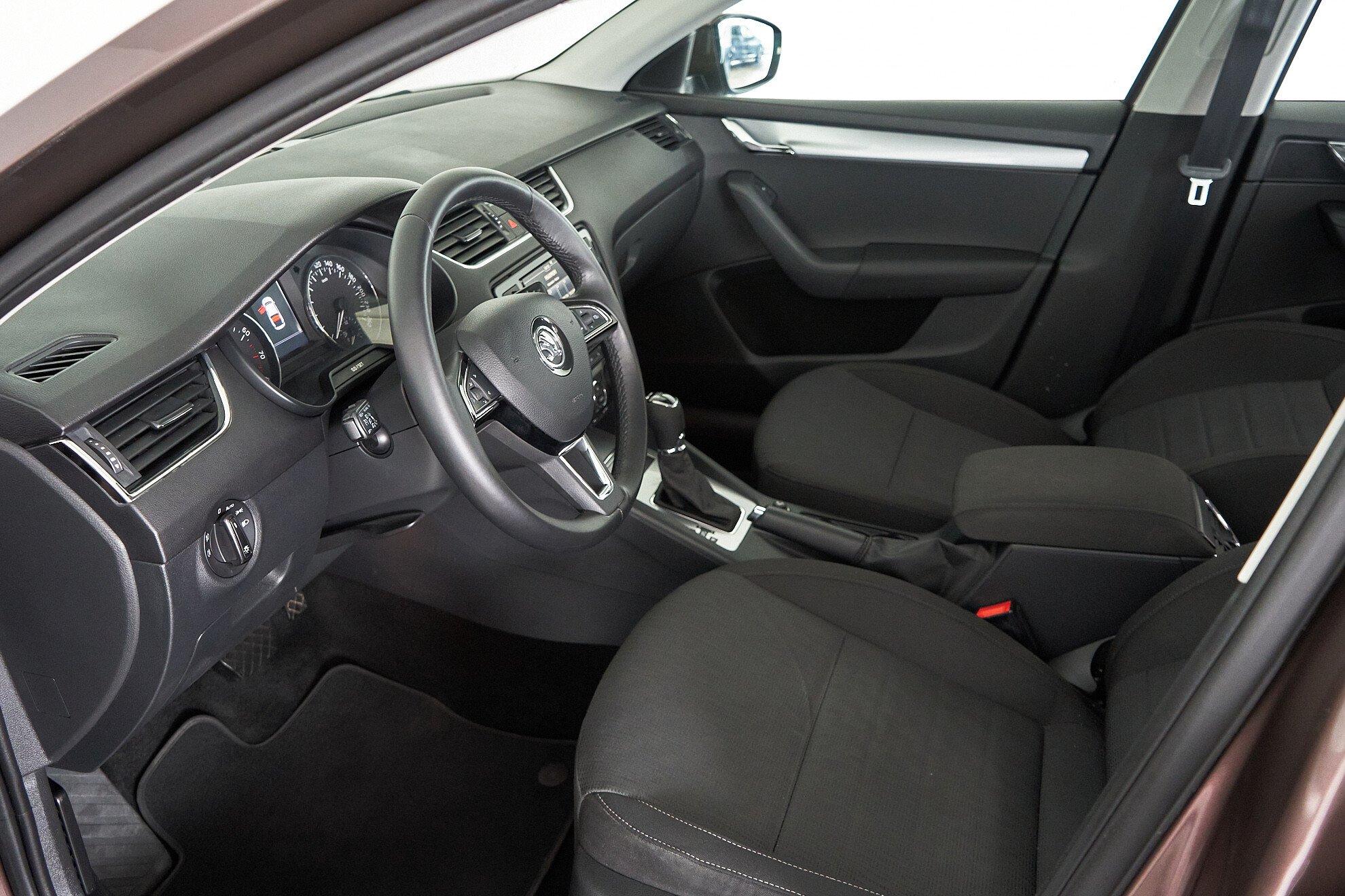 Skoda Octavia 2016, коричневый