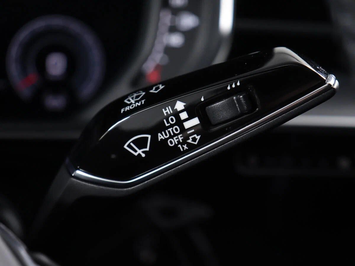 Audi A8 2020, серый