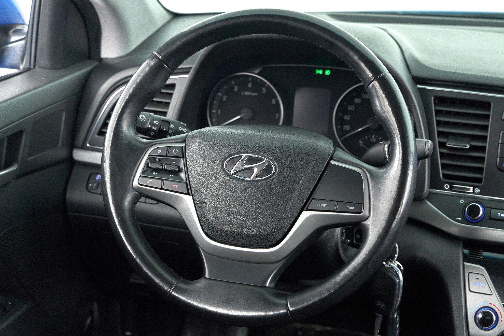 Hyundai Elantra 2018, синий