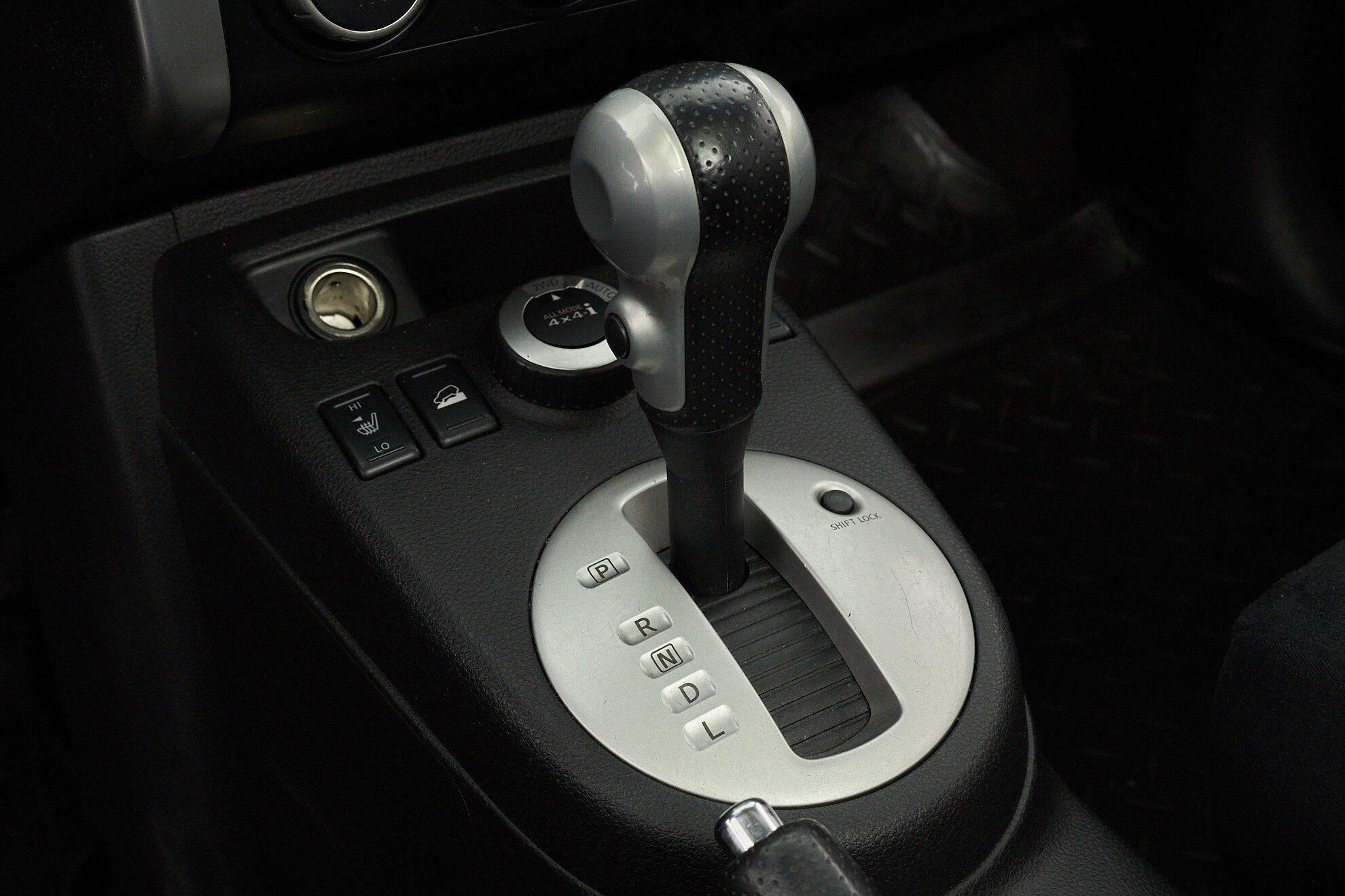 Nissan X-Trail 2011, белый