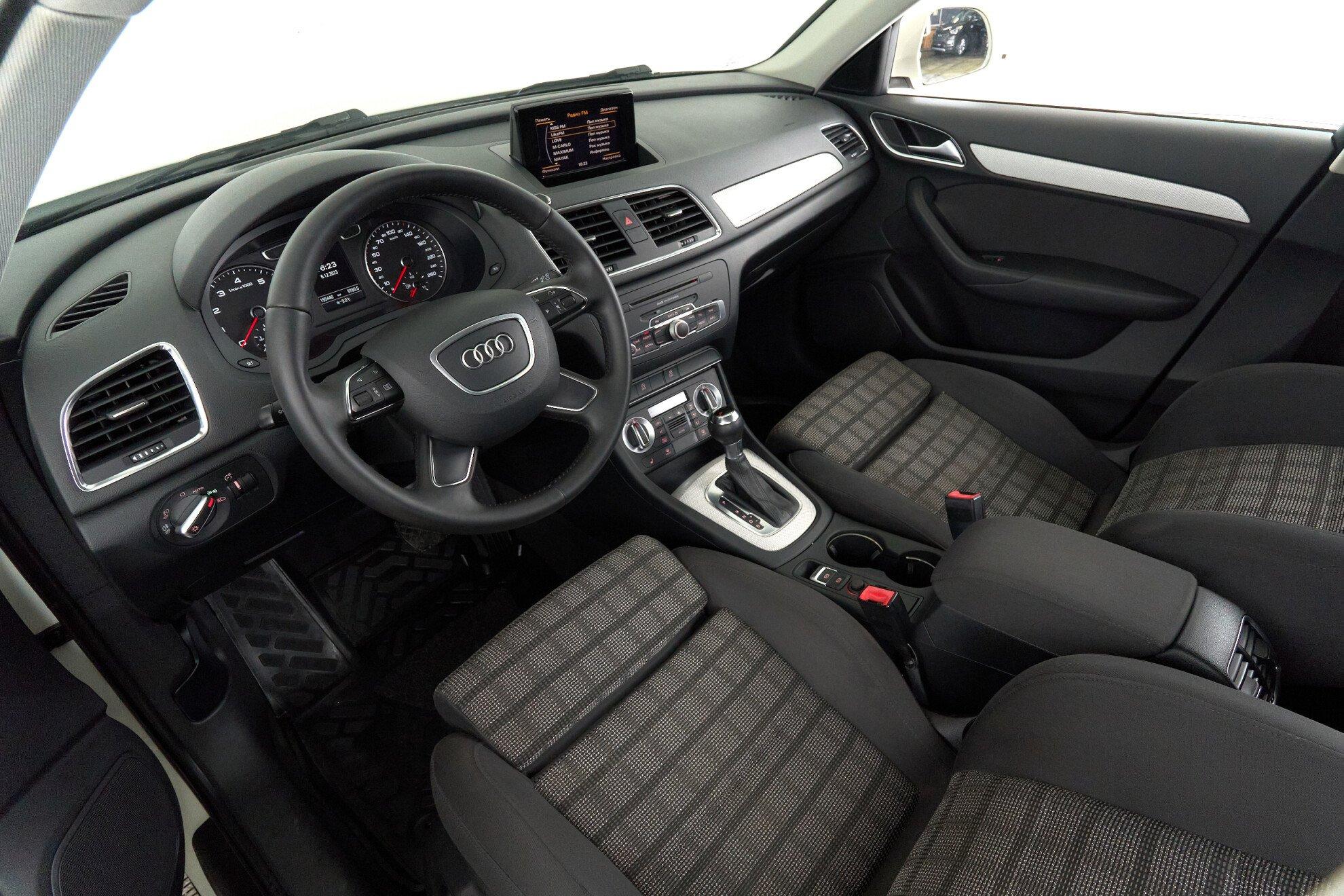 Audi Q3 2012, белый