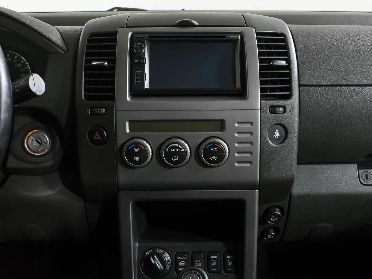 Nissan Pathfinder 2009, зеленый