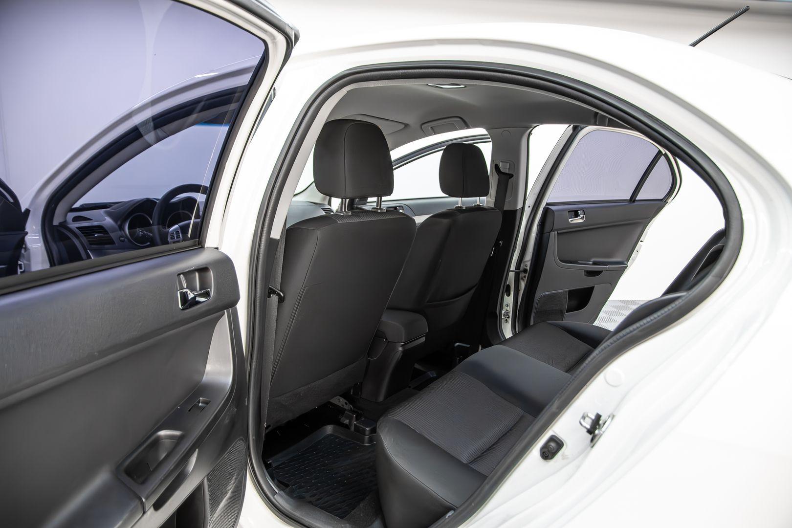 Mitsubishi Lancer 2012, белый