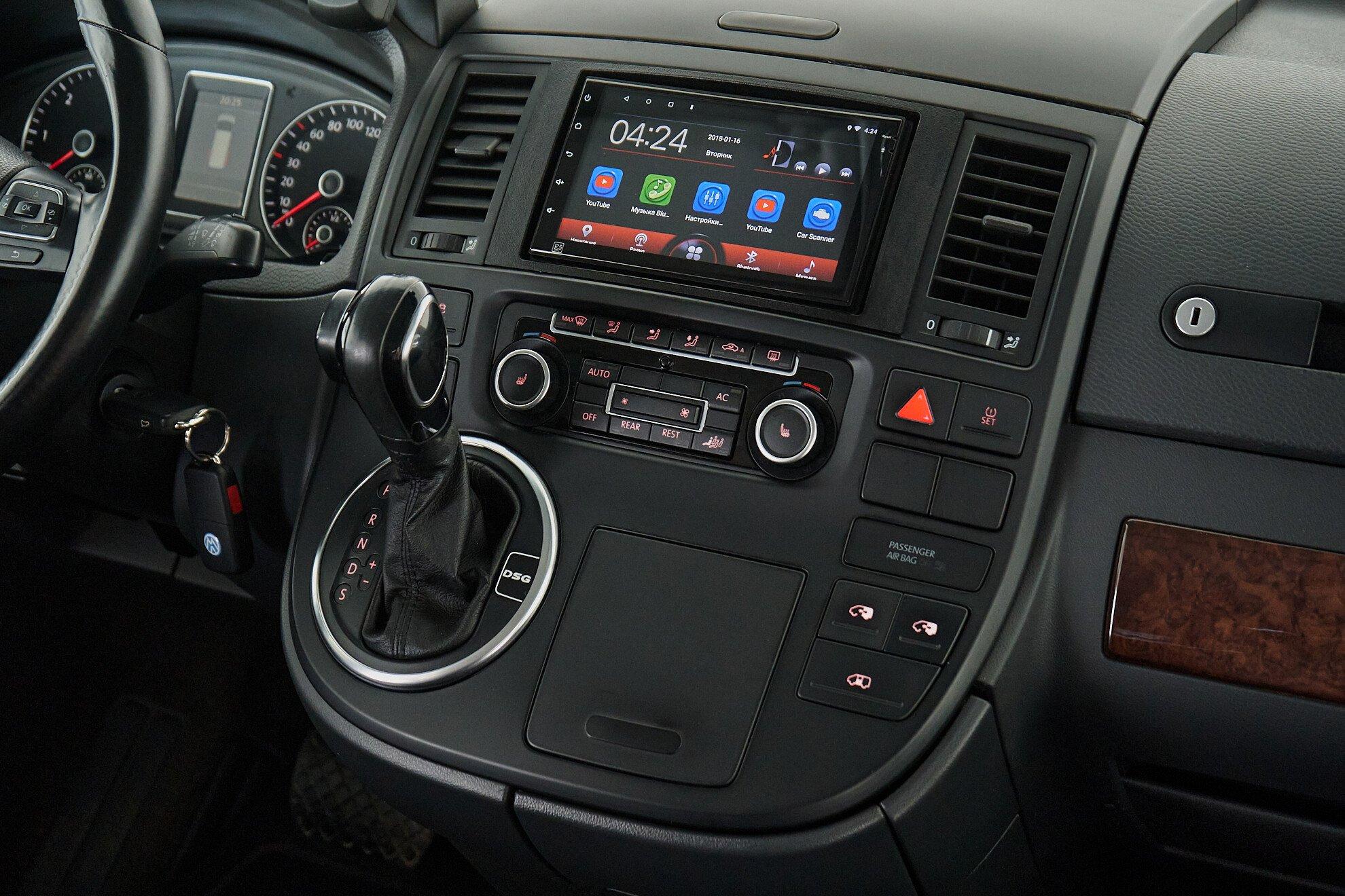 Volkswagen Multivan 2010, серебряный