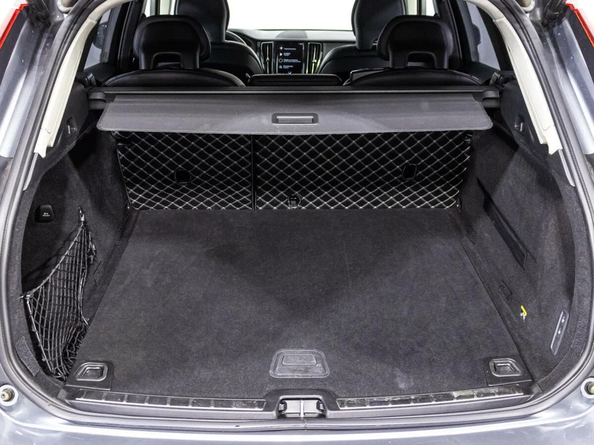 Volvo XC60 2019, серый