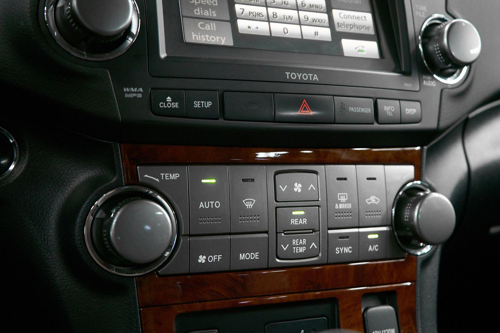 Toyota Highlander 2011, белый